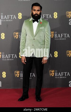 Royal Festival Hall, London, Großbritannien. Februar 2024. Himesh Patel fotografierte 2024 bei den EE BAFTA Film Awards Red Carpet Arrivals. Foto von Julie Edwards./Alamy Live News Stockfoto