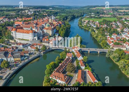 Blick auf die oberbayerische Kreisstadt Neuburg im Donautal Stockfoto