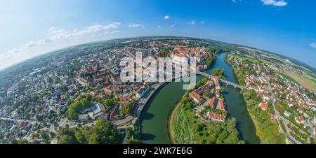 Blick auf die oberbayerische Kreisstadt Neuburg im Donautal Stockfoto