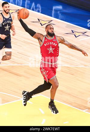 Indianapolis, USA. Februar 2024. LeBron James von den Los Angeles Lakers dunks während des NBA All-Star 2024 Spiels in Indianapolis, USA, am 18. Februar 2024. Quelle: Joel Lerner/Xinhua/Alamy Live News Stockfoto