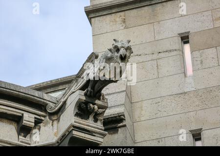 Basilika Sacré Coeur, Montmartre, Paris: Wasserspeier, Apotropäisches Symbol, um schlechte Geister aus der Kirche zu evakuieren, Regenwasser durch den Mund abzulassen Stockfoto