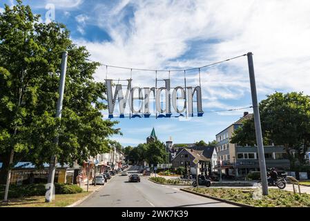 Essen, Deutschland - 21. August 2022: Werden ist ein Stadtteil im Süden der Stadt Essen in Nordrhein-Westfalen. Blick auf die Abteikirche Stockfoto