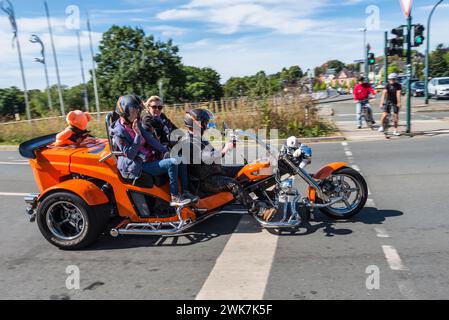 Essen, Deutschland - 21. August 2022: Motorradfahrer auf einem dreirädrigen Motorrad (Trike) während der Essen 2022 Kinderfahrt in Nordrhein-Westfalen, Stockfoto