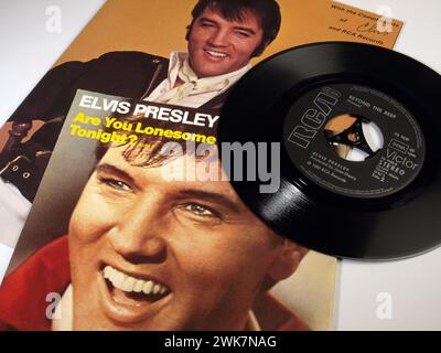 Musikausstellung - Elvis Presley Single HIT Vinyl Record with Pictures; King of Rock and Roll Stockfoto