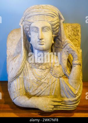 Hochrelief mit Frauenporträt - 3. Jahrhundert n. Chr., Kalkstein aus Palmyra, Siria - Museo di Scultura Antica Giovanni Barracco, Rom, Italien Stockfoto