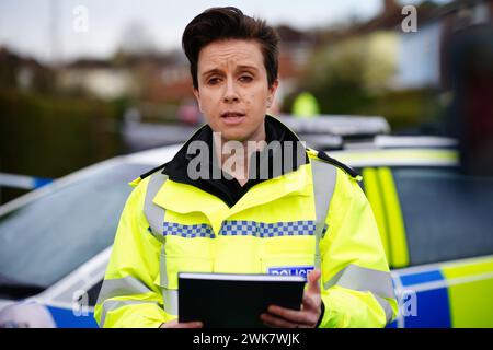 Chief Inspector Vicks Hayward-Melen sprach mit den Medien in der Nähe des Tatorts in Blaise Walk in Sea Mills, Bristol, wo eine Frau wegen Mordes verhaftet wurde, nachdem drei Kinder am Sonntag tot auf einem Grundstück aufgefunden wurden. Bilddatum: Montag, 19. Februar 2024. Stockfoto