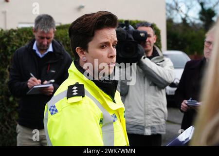 Chief Inspector Vicks Hayward-Melen sprach mit den Medien in der Nähe des Tatorts in Blaise Walk in Sea Mills, Bristol, wo eine Frau wegen Mordes verhaftet wurde, nachdem drei Kinder am Sonntag tot auf einem Grundstück aufgefunden wurden. Bilddatum: Montag, 19. Februar 2024. Stockfoto