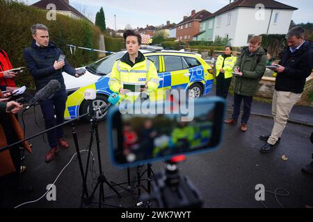 Chief Inspector Vicks Hayward-Melen sprach mit den Medien in der Nähe des Tatorts in Blaise Walk in Sea Mills, Bristol, wo eine Frau wegen Mordes verhaftet wurde, nachdem drei Kinder am Sonntag tot auf einem Grundstück aufgefunden wurden. Bilddatum: Montag, 19. Februar 2024. Stockfoto