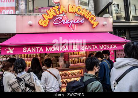 Harajuku Station in Tokio, Crepes-Lebensmittelwagen-Stand in der Takeshita Dori Straße, Japan, Asien, 2023 Stockfoto