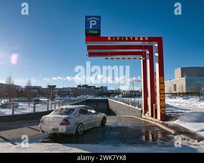 Eintritt zum Tiefgarage Kivisydän in Oulu Finnland Stockfoto