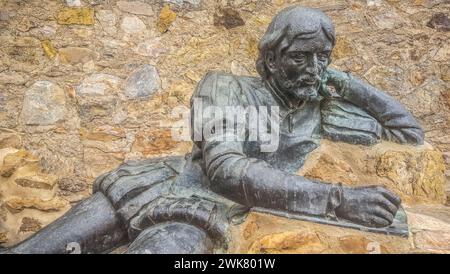 Llerena, Spanien - 26. Juni 2021: Skulptur Pedro Cieza de Leon. Spanischer Eroberer und Chroniker. Unbekannter Künstler, 2018 Stockfoto