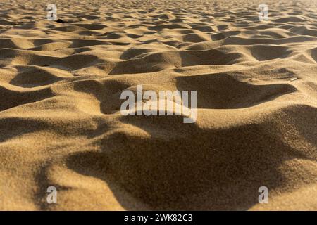 Sandmuster in der Sonne. Hochwertige Fotos Stockfoto