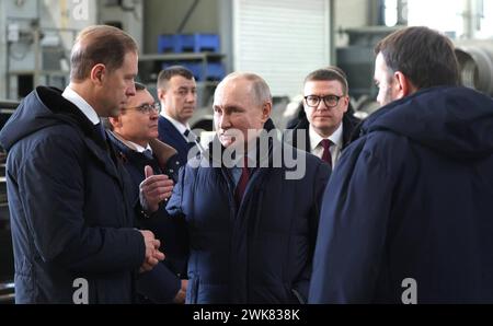 Russischer Präsident Wladimir Putin Treffen mit Studenten und Arbeitnehmern von Industrieunternehmen in der Region Tscheljabinsk russischer Präsident Wladimir Putin Treffen mit Studenten und Arbeitnehmern von Industrieunternehmen in der Region Tscheljabinsk im Industriepark Stankomash, Russland, am 16. Februar 2024. Foto vom Präsidenten des russischen Büros Apaimages. Russland Russland Russische Föderation 190224 Russia RPO 0012 Copyright: XapaimagesxPresidentxofxRussiaxOfficexxapaimagesx Stockfoto