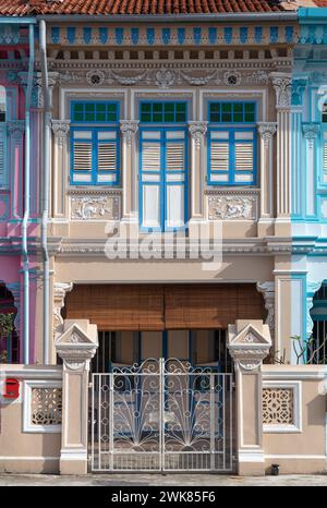 Buntes altes braunes Peranakan Haus, in Joo Chiat Viertel Stockfoto