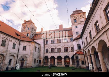 Die fürstliche Burg Niemodlin ist teilweise restauriert Stockfoto