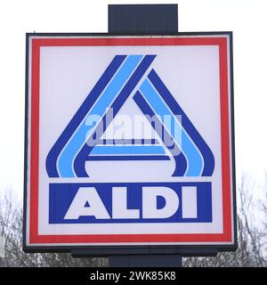 ALDI Nord am 17.02.2024 in Herne ALDI Nord gehört zu den international führenden Einzelhandelsunternehmen. Mit einer mehr als 110-jährigen Tradition steht die Marke ALDI für die Erfindung des Discounts. *** ALDI North am 17 02 2024 in Herne ALDI North ist einer der führenden internationalen Einzelhändler mit mehr als 110 Jahren Tradition steht die Marke ALDI für die Erfindung des Discounter xRx Stockfoto