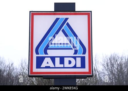 ALDI Nord am 17.02.2024 in Herne ALDI Nord gehört zu den international führenden Einzelhandelsunternehmen. Mit einer mehr als 110-jährigen Tradition steht die Marke ALDI für die Erfindung des Discounts. *** ALDI North am 17 02 2024 in Herne ALDI North ist einer der führenden internationalen Einzelhändler mit mehr als 110 Jahren Tradition steht die Marke ALDI für die Erfindung des Discounter xRx Stockfoto