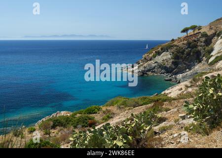 Meereslandschaft des mittelmeers, in der Nähe von Pomonte, auf der Insel Elba. Stockfoto