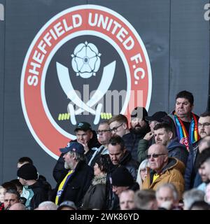 Fans von Sheffield united während des Premier League-Spiels Sheffield United gegen Brighton und Hove Albion in der Bramall Lane, Sheffield, Großbritannien, 18. Februar 2024 (Foto: Mark Cosgrove/News Images) Stockfoto