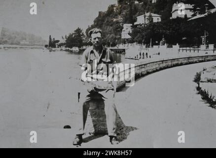 Kopie des alten Fotos des 2. Weltkriegs-Soldaten Edward (Ted) Hunt im Urlaub in Rom, nachdem er in Nordafrika und Italien gedient hat Stockfoto