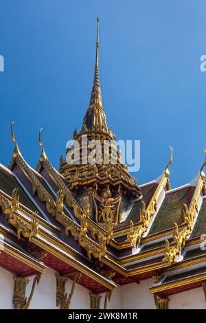 Detail des Phra Thinang Dusit Maha Prasat am Mittelgericht des Großen Palastes in Bangkok, Thailand. Stockfoto