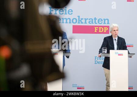 Berlin, Deutschland 19. Februar 2024: Pressekonferenz mit FDP-Generalsekretär und der Spitzenkandidatin zur Europawahl - 19.02.2024 im Bild : Marie-Agnes Strack-Zimmermann FDP *** Berlin, Deutschland 19. Februar 2024 Pressekonferenz mit FDP-Generalsekretär und Spitzenkandidatin zur Europawahl 19 02 2024 im Bild Marie Agnes Strack Zimmermann FDP Copyright: xFotostandx/xReuhlx Stockfoto