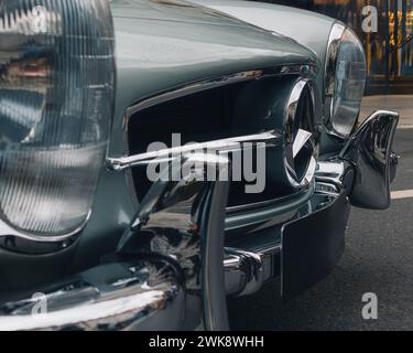 Frontgrill eines Mercedes Benz Classic Car Stockfoto