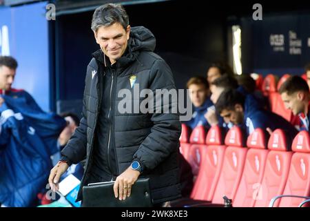Pamplona, Spanien. Februar 2024. Sport. Mauricio Pellegrino (Trainer von Cadiz CF) spielte während des Fußballspiels von La Liga EA Sports zwischen CA Osasuna und Cadiz CF am 17. Februar 2024 im El Sadar Stadion in Pamplona (Spanien). Kredit: Inigo Alzugaray/Cordon Press Kredit: CORDON PRESS/Alamy Live News Stockfoto