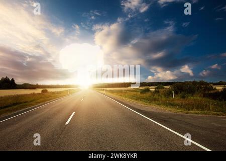 Nukleare Sprengprüfung. Kernenergie Pilz; Wolke Stockfoto