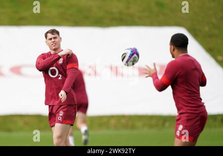 Tom Roebuck (links) während eines Trainings im Honda England Rugby Performance Centre, Pennyhill Park, Bagshot. Bilddatum: Montag, 19. Februar 2024. Stockfoto