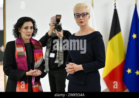 Brüssel, Belgien Februar 2024. Der belgische Außenminister Hadja Lahbib und die Witwe Navalnys Julia Navalnaya treffen sich nach einem informellen Treffen der Außenminister der EU, das vom Rat der Europäischen Union am Montag, den 19. Februar 2024 in Brüssel organisiert wurde. Die Witwe des russischen Oppositionsführers Alexej Nawalny wird an der Tagung des Rates für Auswärtige Angelegenheiten teilnehmen. Nawalny war einer der bekanntesten politischen Gegner des russischen Präsidenten Putin. Quelle: Belga News Agency/Alamy Live News Stockfoto