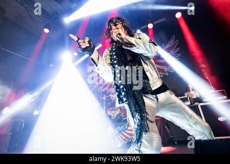 Oslo, Norwegen. Februar 2024. Die norwegische Glam-Rock-Band WIG WAM gibt ein Live-Konzert im Rockefeller in Oslo. Hier ist Sänger Glam live auf der Bühne zu sehen. (Foto: Gonzales Photo - Terje Dokken). Stockfoto