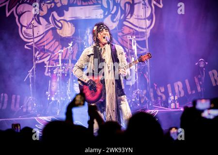 Oslo, Norwegen. Februar 2024. Die norwegische Glam-Rock-Band WIG WAM gibt ein Live-Konzert im Rockefeller in Oslo. Hier ist Sänger Glam live auf der Bühne zu sehen. (Foto: Gonzales Photo - Terje Dokken). Stockfoto