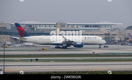 N574DZ Delta Air Lines Airbus A350-941 am Los Angeles International Airport LAX / KLAX Los Angeles, Kalifornien, USA, Vereinigte Staaten von Amerika, 17.02.2024 *** N574DZ Delta Air Lines Airbus A350 941 am Los Angeles International Airport LAX Los Angeles, Kalifornien, USA, 17 02 2024 Stockfoto