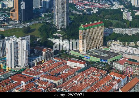 Gebäude des People's Park Complex mitten in China Town in Singapur Stockfoto