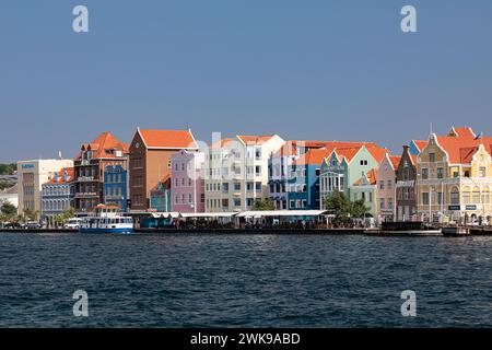 Farbenfrohe Kaufhäuser Willemstad Curacao Niederländische Karibikinsel Niederlande Südkaribische Insel Stockfoto