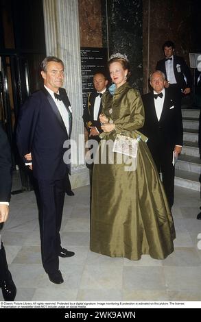 Margrethe von Dänemark mit Prinz Henrik 1985 in Schweden. *** Lokale Bildunterschrift *** © Classic Picture Library. Alle Rechte vorbehalten. Geschützt durch eine digitale Signatur. Bildüberwachung und -Schutz ist auf diesem Bild aktiviert. Die Lizenz, Präsentation oder Newsletter beinhaltet KEINE Nutzung in sozialen Medien. Stockfoto