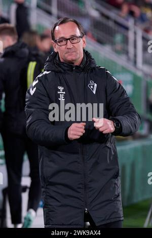 Elche, Spanien. Februar 2024. ELCHE, SPANIEN – 18. FEBRUAR: Joseba Etxeberria Head Coach von SD Eibar sieht sich vor dem LaLiga Hypermotion Spiel zwischen Elche CF und SD Eibar im Manuel Martinez Valero Stadium am 18. Februar 2024 in Elche, Spanien, an. (Quelle: Francisco Macia/Alamy Live News Stockfoto