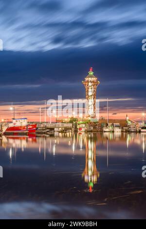 Erie, Pennsylvania, USA Skyline und Tower in der Dämmerung. Stockfoto