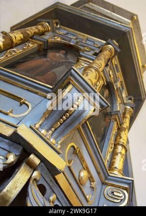 Kanzel aus Holz aus dem Barock Kirchenkanzel aus Holz aus der Zeit des Barock, Frantz Kunz 1653, Herkunft: Meißen, Nikolaikirche *** Holzkanzel aus dem Barock Kirchenkanzel aus dem Barock, Frantz Kunz 1653, Herkunft Meißen, Nikolaikirche Stockfoto