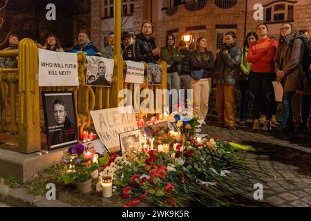 Budapest, Ungarn - 16. Februar 2024: Aktion der Erinnerung an Alexej Nawalny. Nahaufnahme der Gedenkstätte. Stockfoto