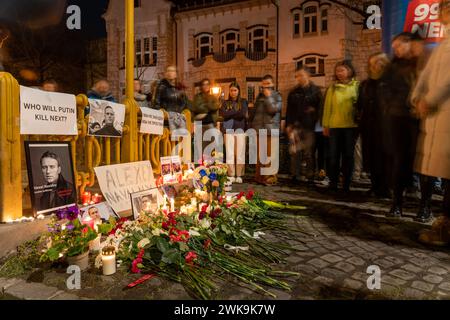 Budapest, Ungarn - 16. Februar 2024: Aktion der Erinnerung an Alexej Nawalny. Nahaufnahme der Gedenkstätte. Stockfoto