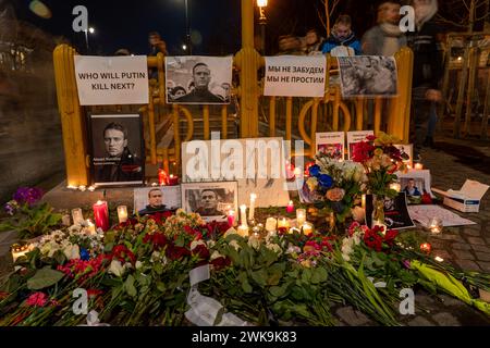 Budapest, Ungarn - 16. Februar 2024: Aktion der Erinnerung an Alexej Nawalny. Nahaufnahme der Gedenkstätte. Stockfoto