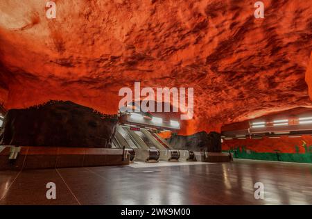 U-Bahn-Station Solna Centrum auf der blauen Linie an der Stockholm Tunnelbana, in Solna, Stockholm. Künstler: Karl-Olaf Bjork und anders Åberg Stockfoto