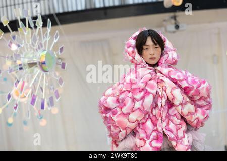 London, Großbritannien. Februar 2024. Ein Model auf dem Laufsteg bei der Susan Fang AW24 Catwalk Show im Rahmen der London Fashion Week im Yeomanry House. Quelle: Katie Collins/EMPICS/Alamy Live News Stockfoto