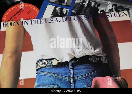 Viersen, Deutschland - 9. Januar. 2024: Closeup von Singer Bruce Springsteen Vinyl-Album-Bestseller-Cover aus Platin, geboren in den USA ab 1984 Stockfoto