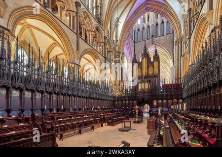 Das Heiligtum. Auch bekannt als Angel Choir aus dem 14. Jahrhundert und Hochaltar der Lincoln Cathedral, Lincoln, Lincolnshire, England, Vereinigtes Königreich Stockfoto