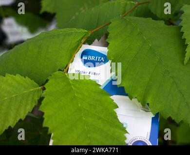 BRITA Universal Wasserfilterpatrone. Die BRITA GmbH ist ein deutsches Unternehmen, das Wasserfilter herstellt. Stockfoto