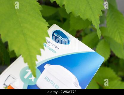 BRITA Universal Wasserfilterpatrone. Die BRITA GmbH ist ein deutsches Unternehmen, das Wasserfilter herstellt. Stockfoto