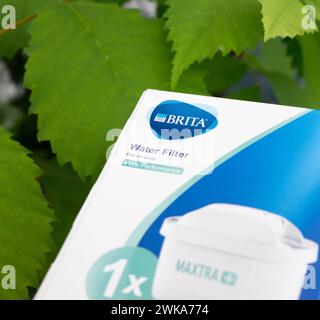 BRITA Universal Wasserfilterpatrone. Die BRITA GmbH ist ein deutsches Unternehmen, das Wasserfilter herstellt. Stockfoto